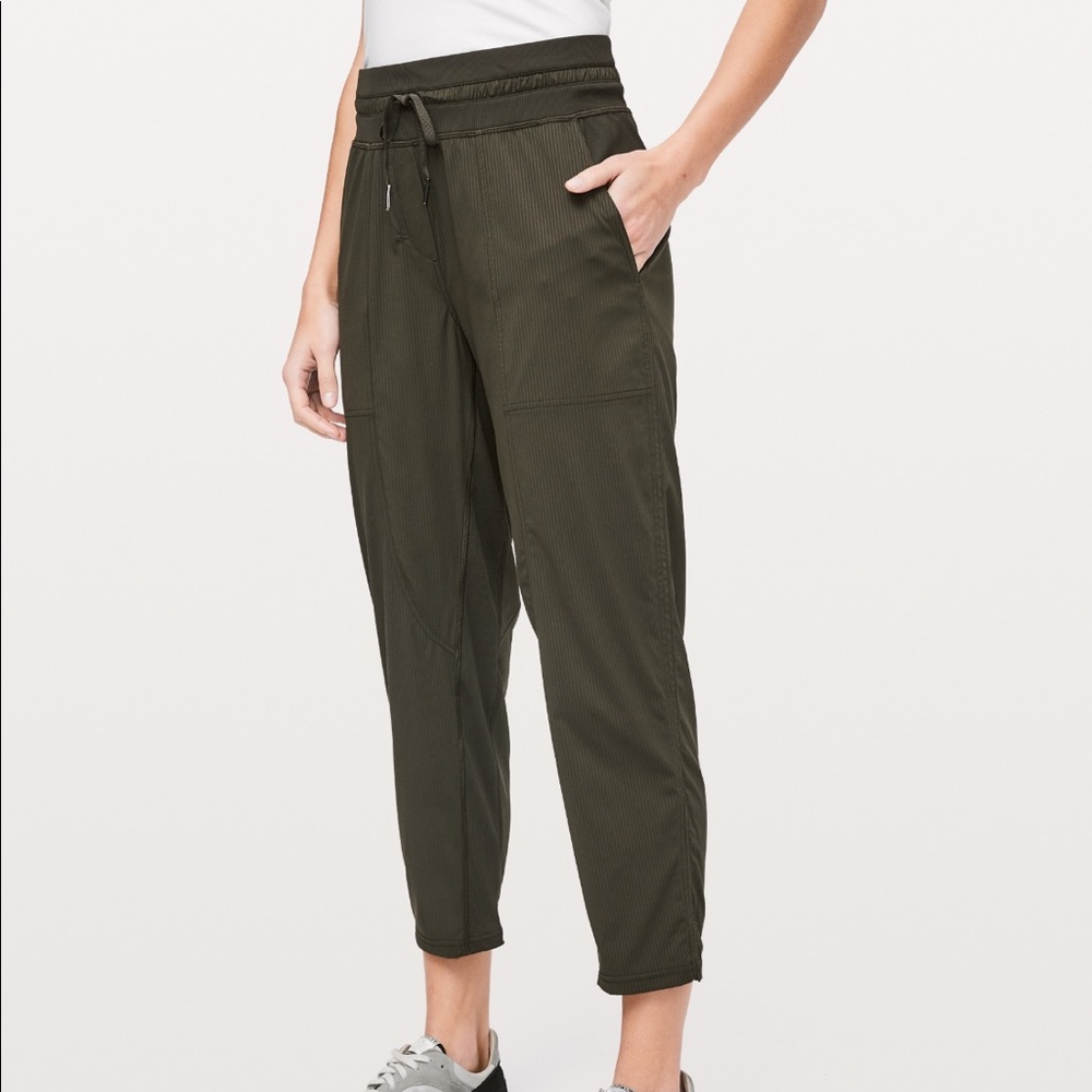 Lululemon Dance Studio Crop.